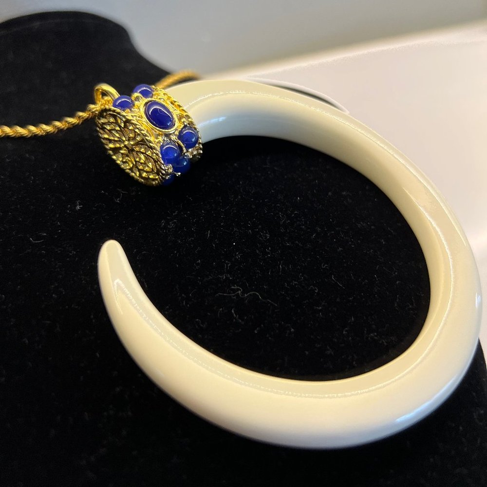 Kenneth Jay Lane Long Gold Plated Rope Chain and Faux Ivory horn pendant Necklac - Picture 9 of 11